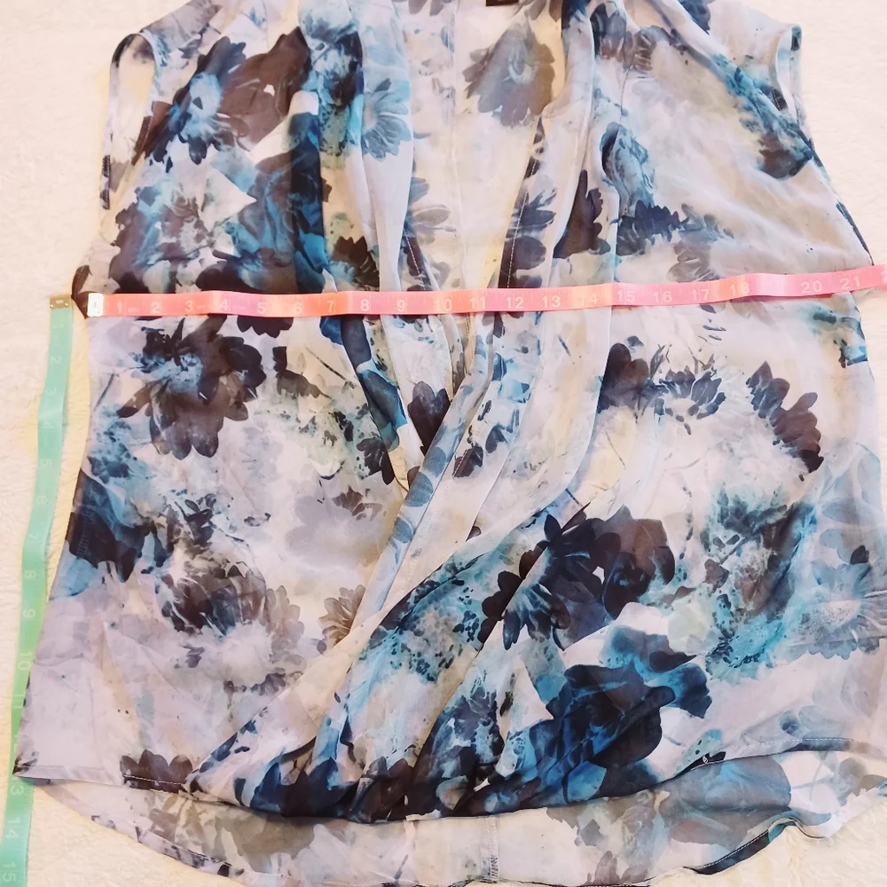Sheer split top - Picture 5 of 6